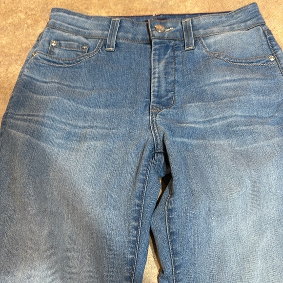 Women’s NYDJ straight jeans size 6P inseam measures about 29” - Picture 2 of 6